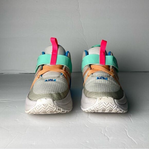 Nike LeBron Witness 7 Little Kids' Basketball Sneakers Size 2.5Y Fog Grey MultiC - Picture 3 of 10